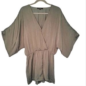 Lulu's Gray Green Short Sleeved Shorts Romper Wrap V Neck Size Large